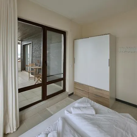 Апартамент Spacious 3bd Flat With Parking And Sea View By Flat Mаnаger *