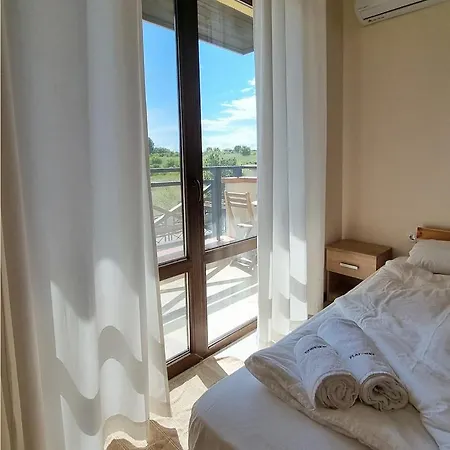 Spacious 3bd Flat With Parking And Sea View By Flat Mаnаger * Chernomorets