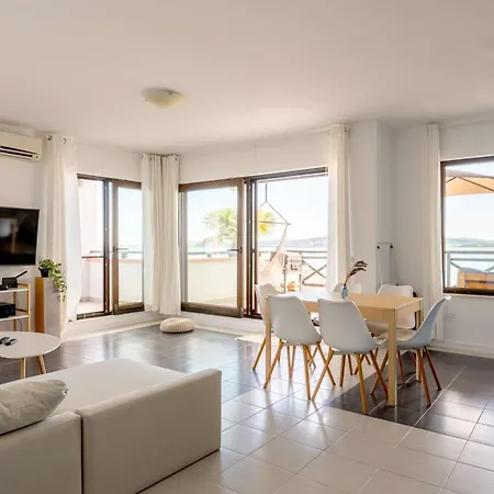 Spacious 3bd Flat With Parking And Sea View By Flat Mаnаger 公寓