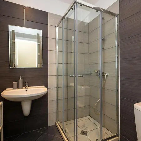 Spacious 3bd Flat With Parking And Sea View By Flat Mаnаger 公寓