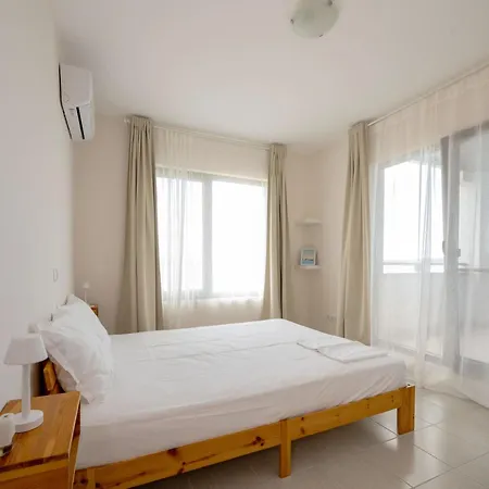 Spacious 3bd Flat With Parking And Sea View By Flat Mаnаger 公寓