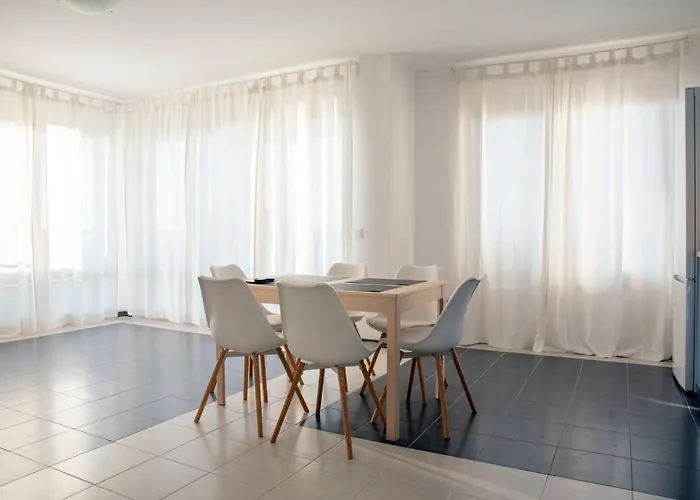 Apartment Spacious 3bd Flat With Parking And Sea View By Flat Mаnаger