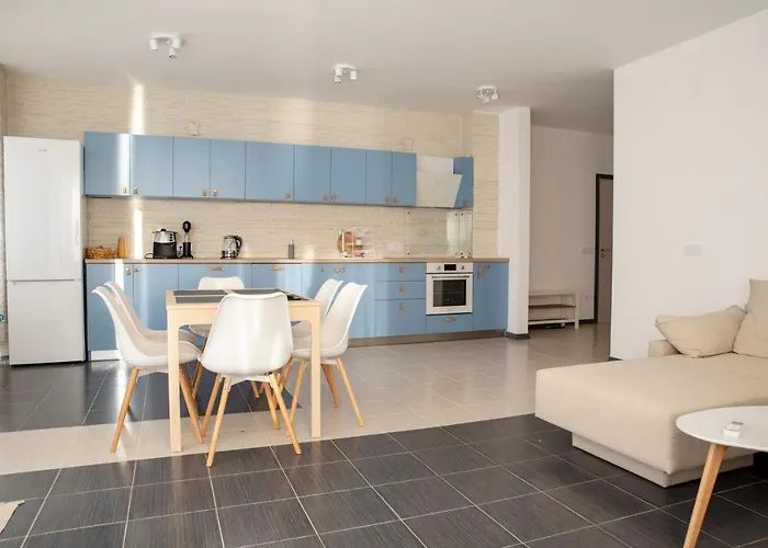 Apartment Spacious 3bd Flat With Parking And Sea View By Flat Mаnаger Tschernomorez