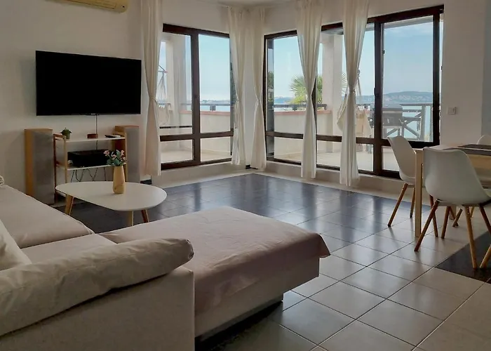 Spacious 3bd Flat With Parking And Sea View By Flat Mаnаger Apartment *