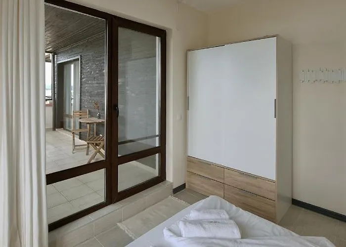 Apartment Spacious 3bd Flat With Parking And Sea View By Flat Mаnаger *